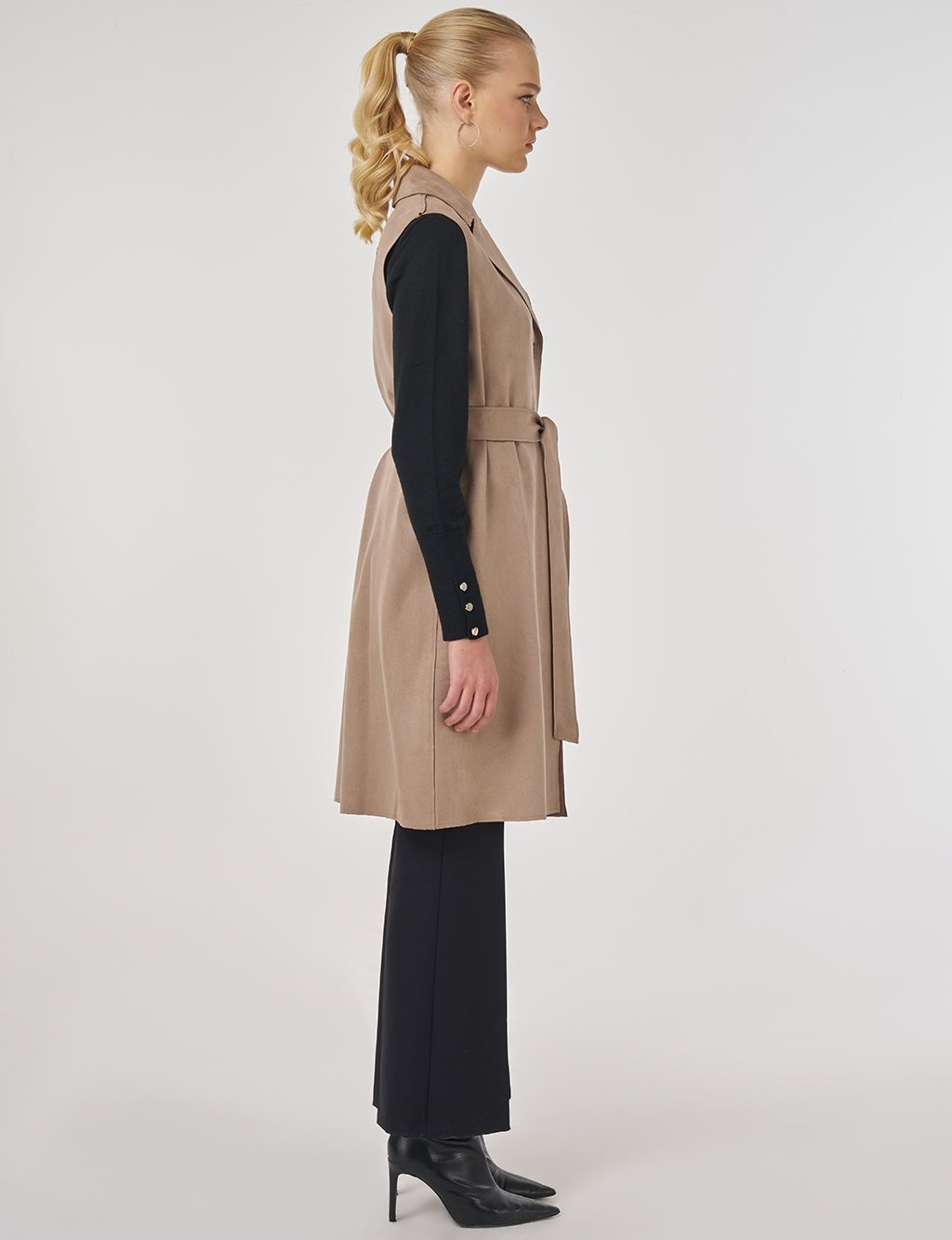 Stitch-Detail Suede Vest in Dark Brown