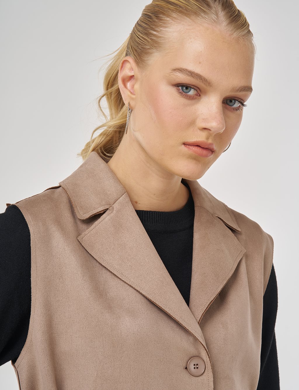 Stitch-Detail Suede Vest in Dark Brown