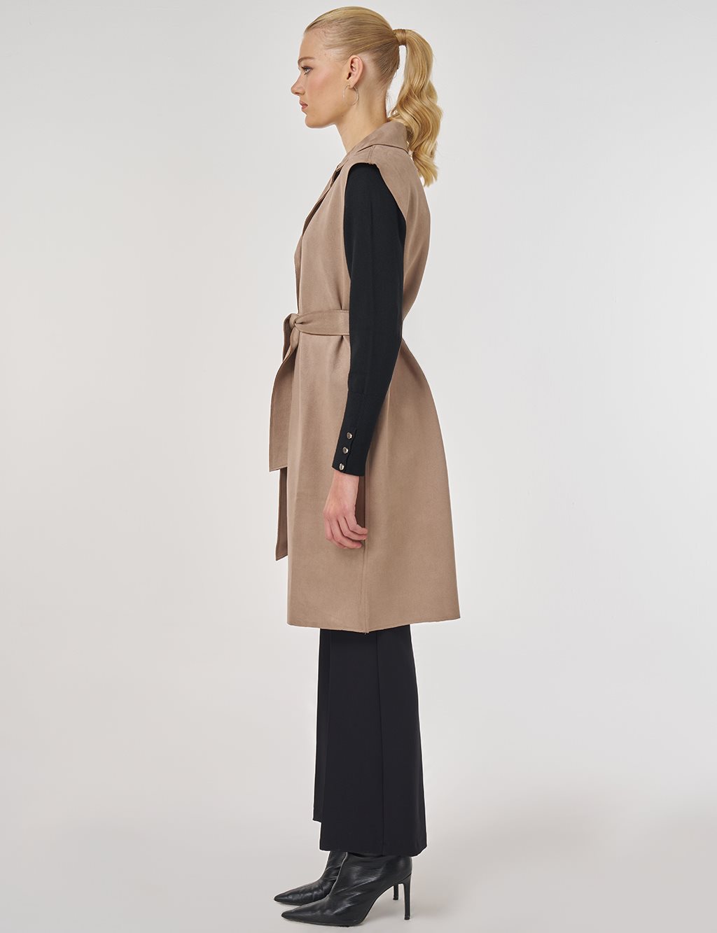 Stitch-Detail Suede Vest in Dark Brown