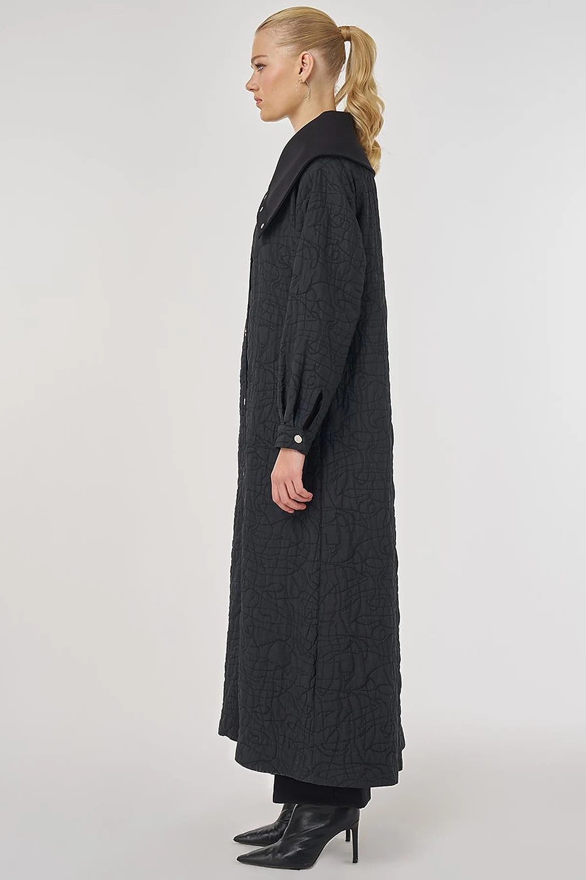 Quilted Pattern Wide Collar Throw-On Coat –Black
