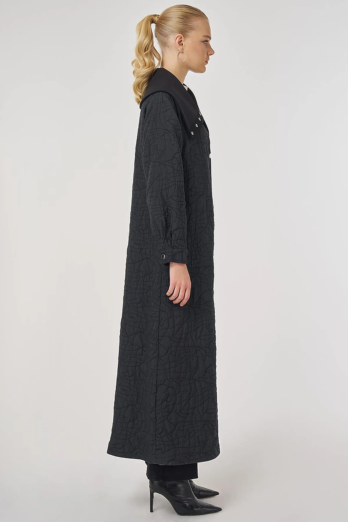 Quilted Pattern Wide Collar Throw-On Coat –Black