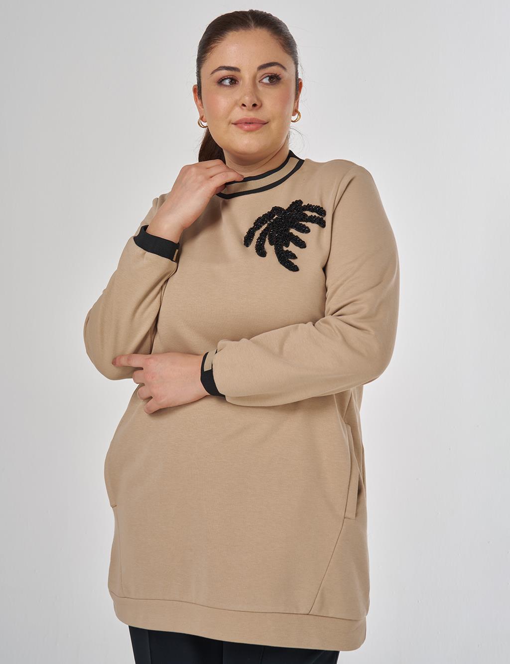 Contrast Striped Scuba Sweatshirt in Beige