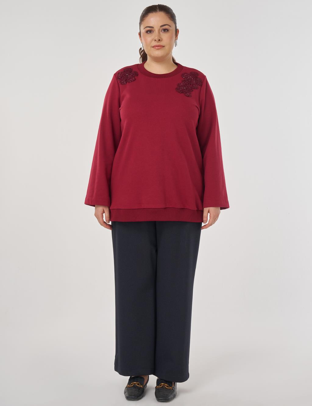 Three-Thread Appliqué Sweatshirt in Burgundy