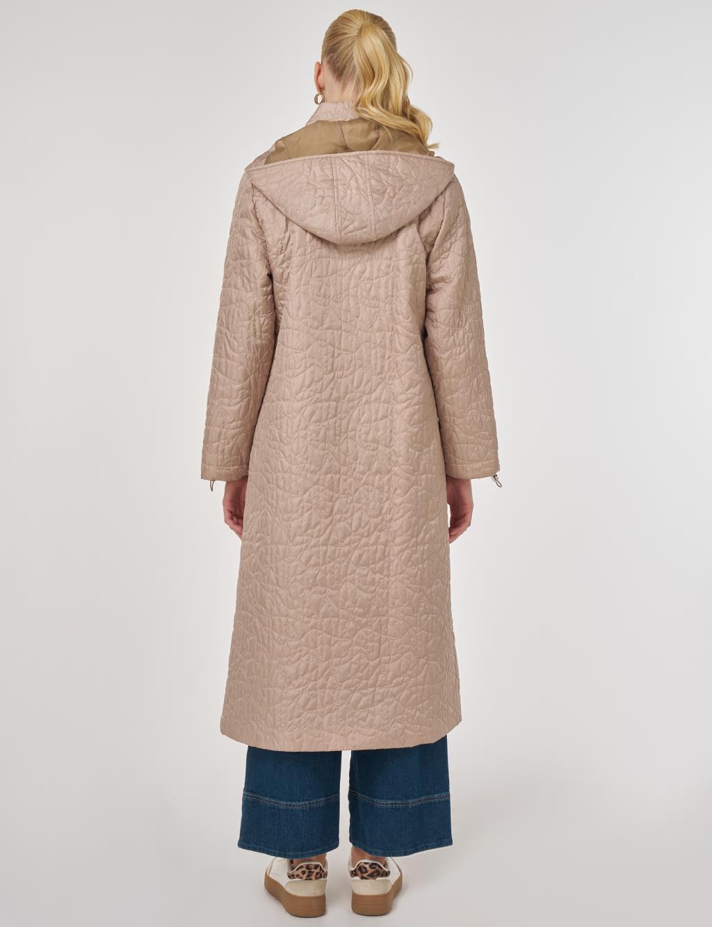 Wide-Collar Quilted Coat in Mink