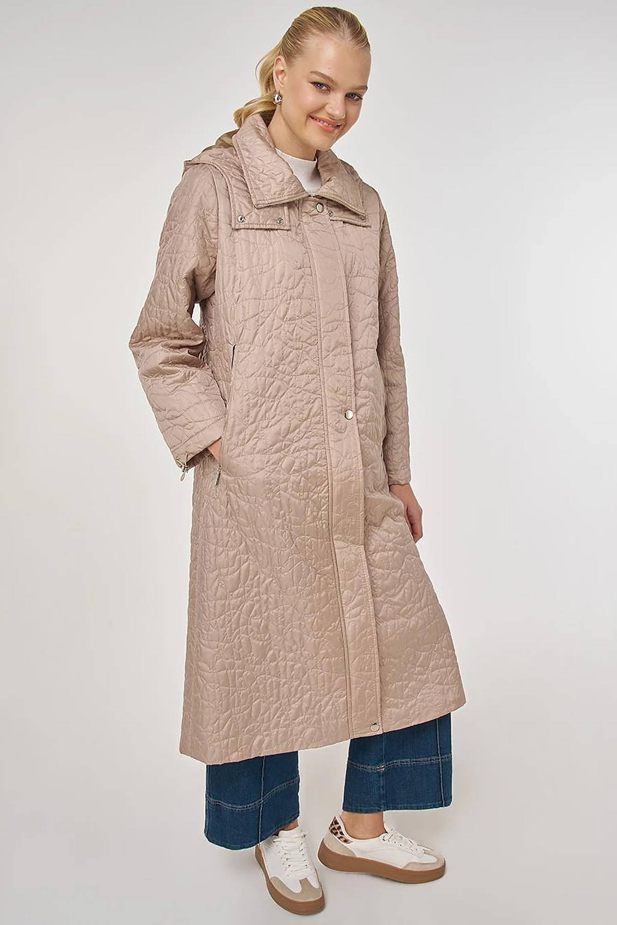 Wide-Collar Quilted Coat in Mink