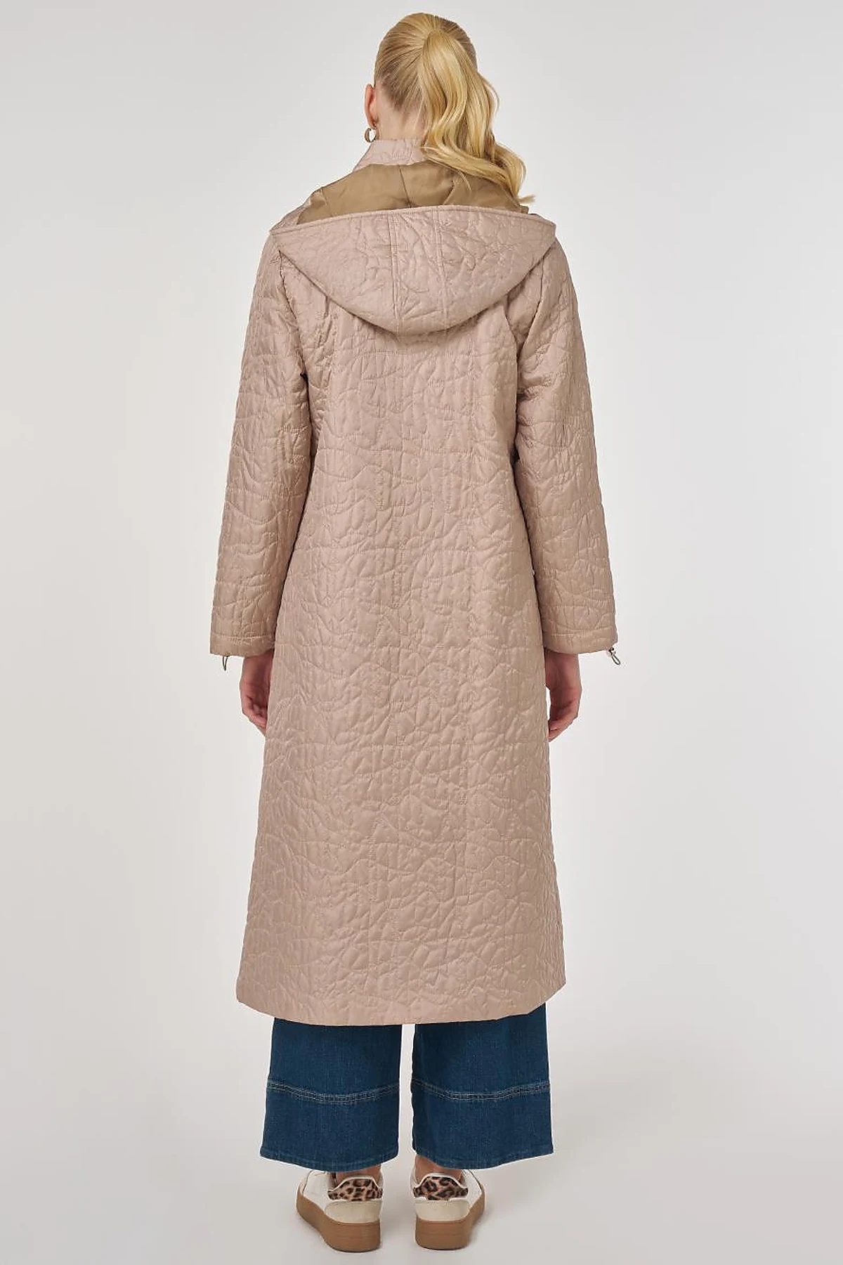 Wide-Collar Quilted Coat in Mink