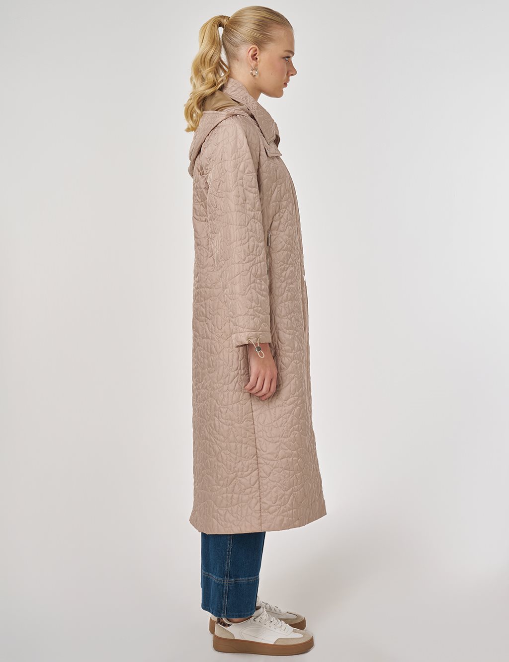 Wide-Collar Quilted Coat in Mink
