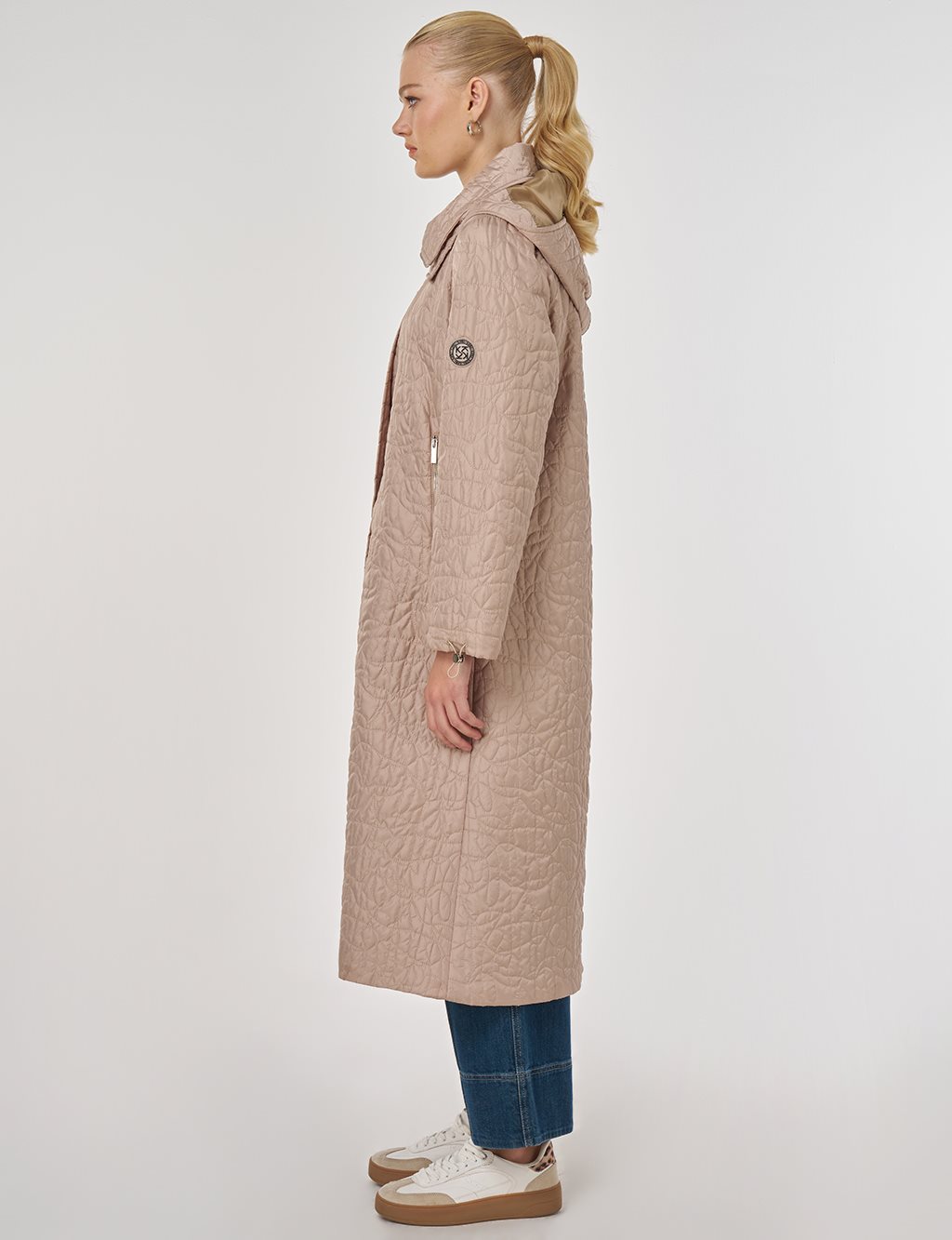 Wide-Collar Quilted Coat in Mink