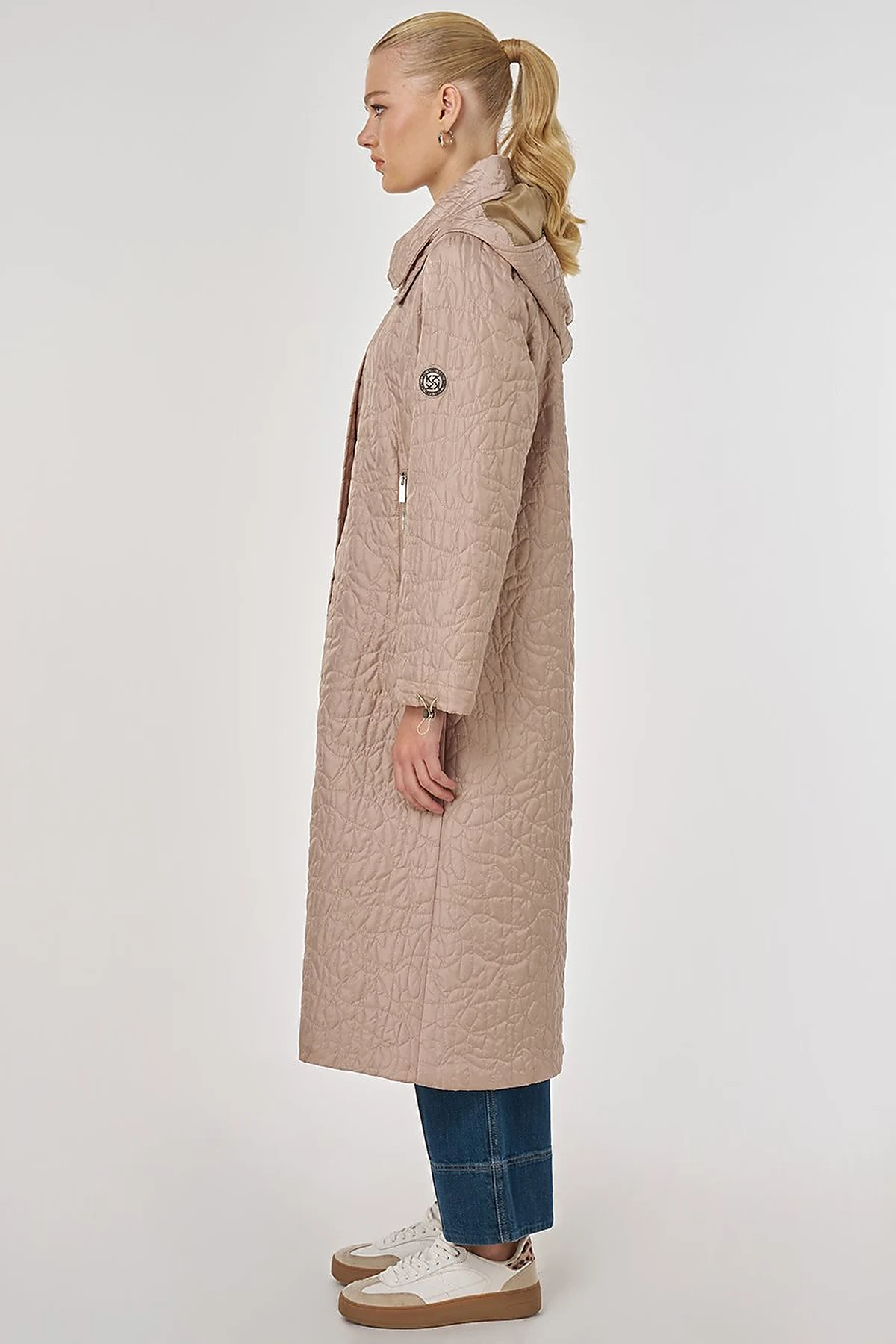 Wide-Collar Quilted Coat in Mink
