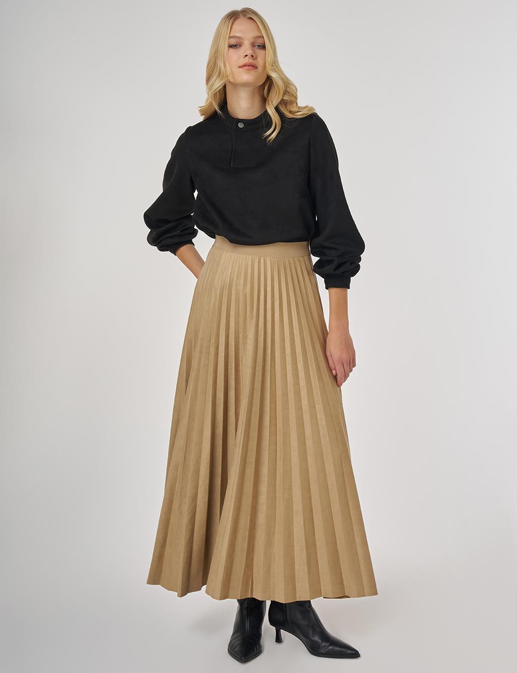 Pleated Suede Skirt in Dark Mink 