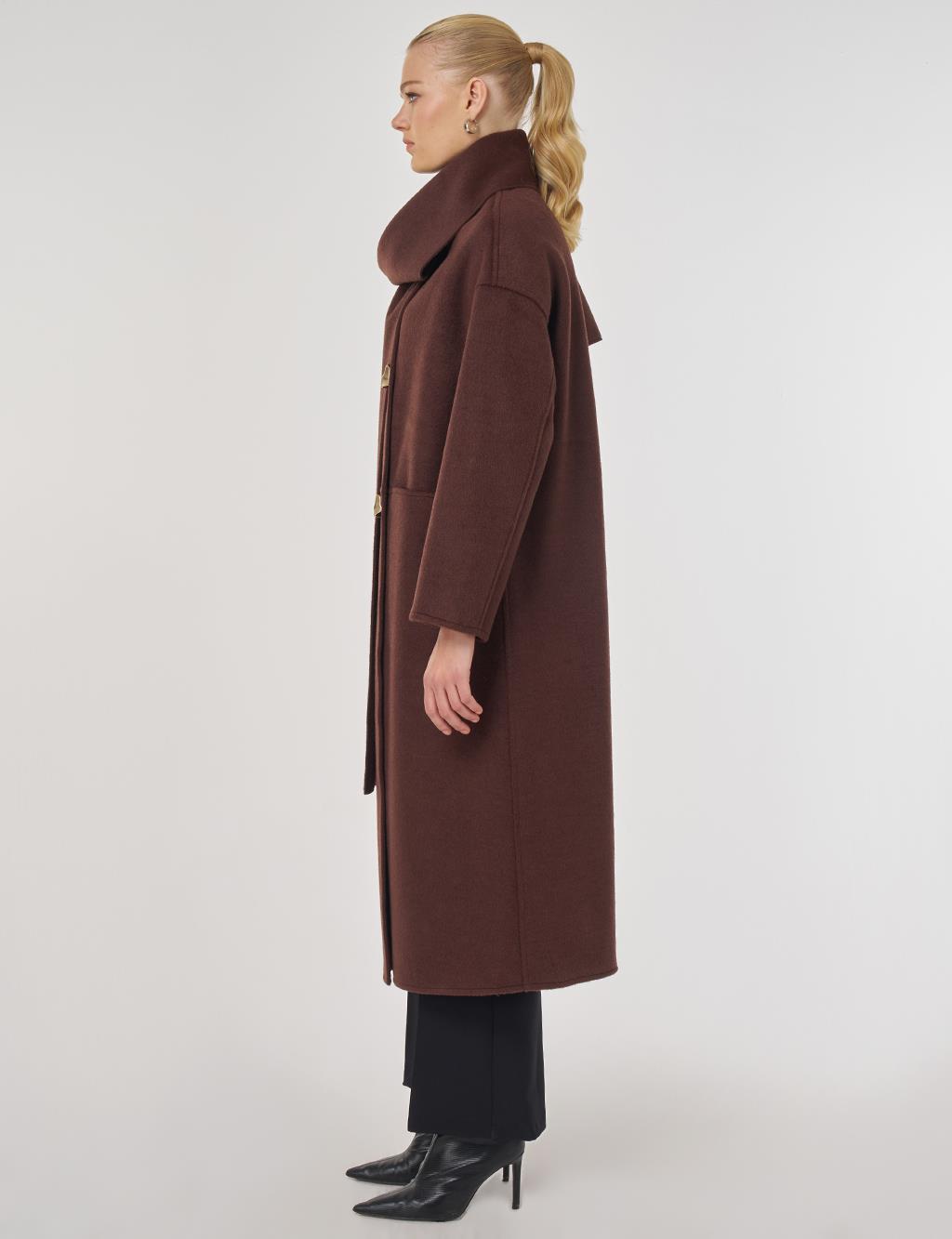 Button-Detailed Scarfed Cashmere Coat in Burgundy