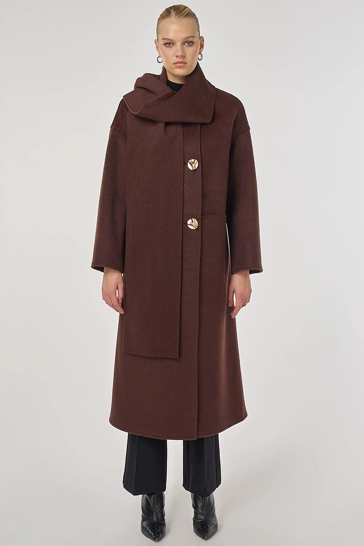 Button-Detailed Scarfed Cashmere Coat in Burgundy