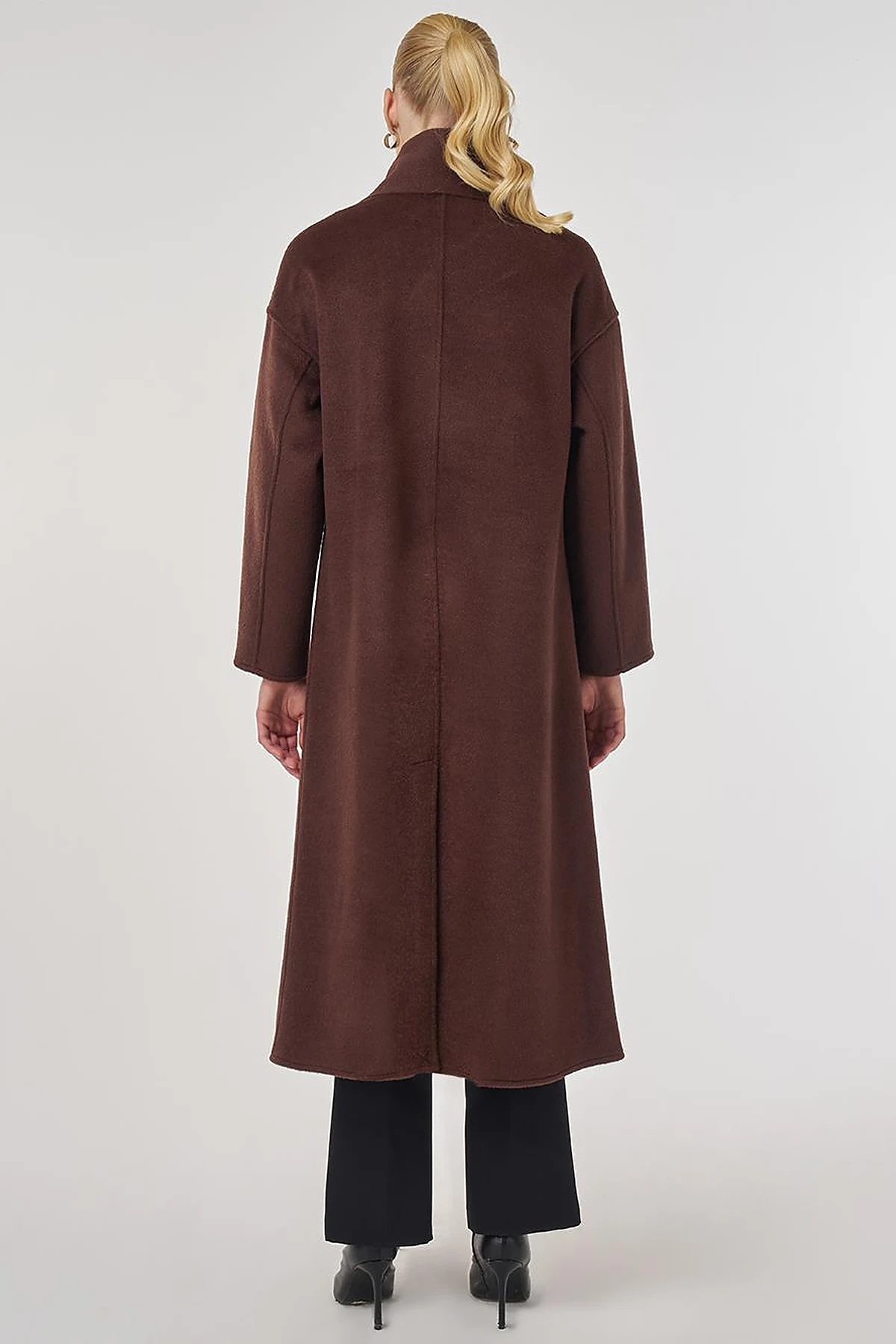 Button-Detailed Scarfed Cashmere Coat in Burgundy