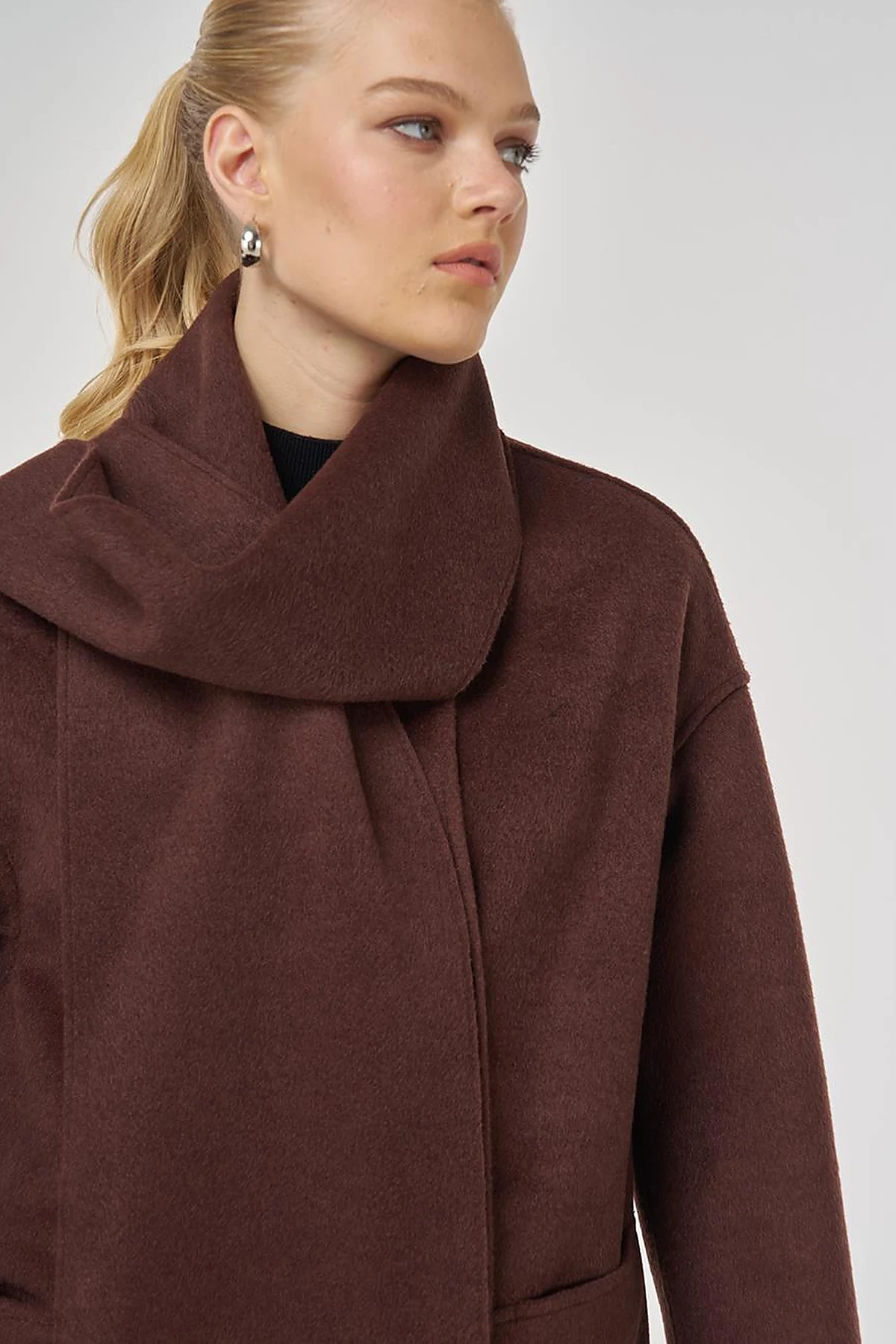 Button-Detailed Scarfed Cashmere Coat in Burgundy