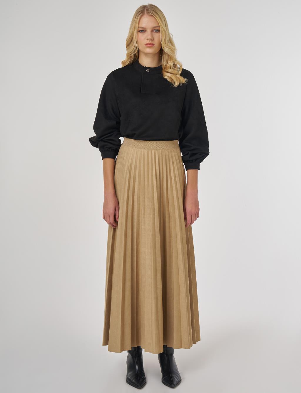 Pleated Suede Skirt in Dark Mink 