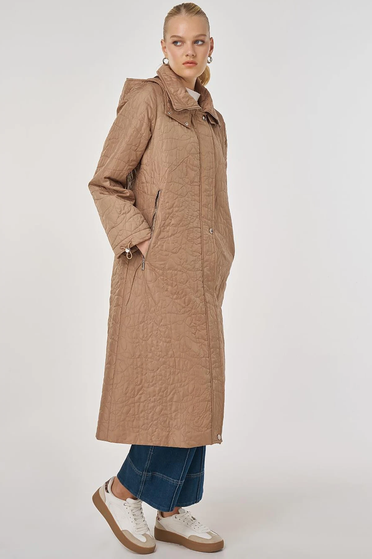 Wide-Collar Quilted Coat in Dark Mink