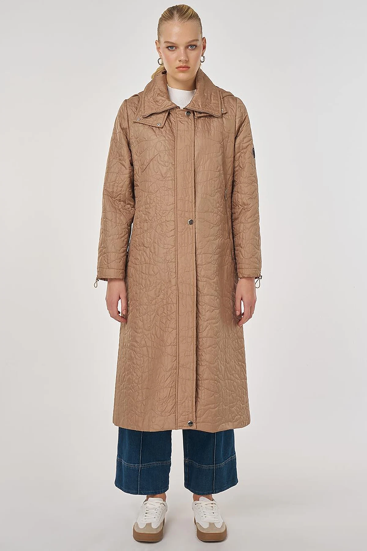 Wide-Collar Quilted Coat in Dark Mink