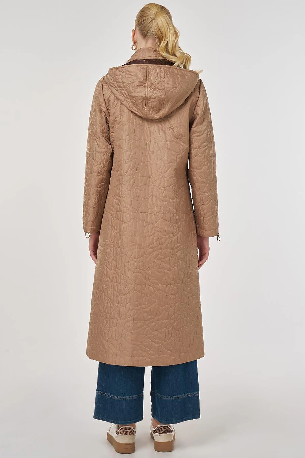 Wide-Collar Quilted Coat in Dark Mink