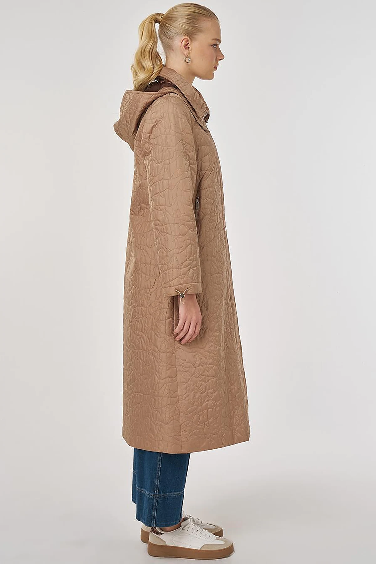 Wide-Collar Quilted Coat in Dark Mink