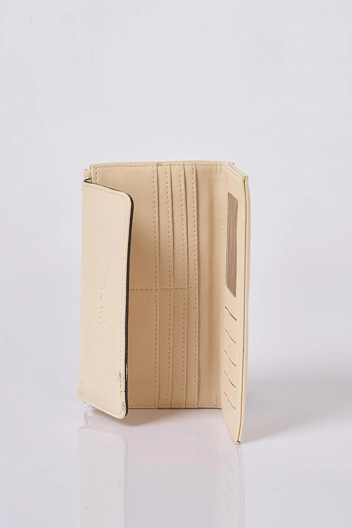 Magnetic Wallet in Cream
