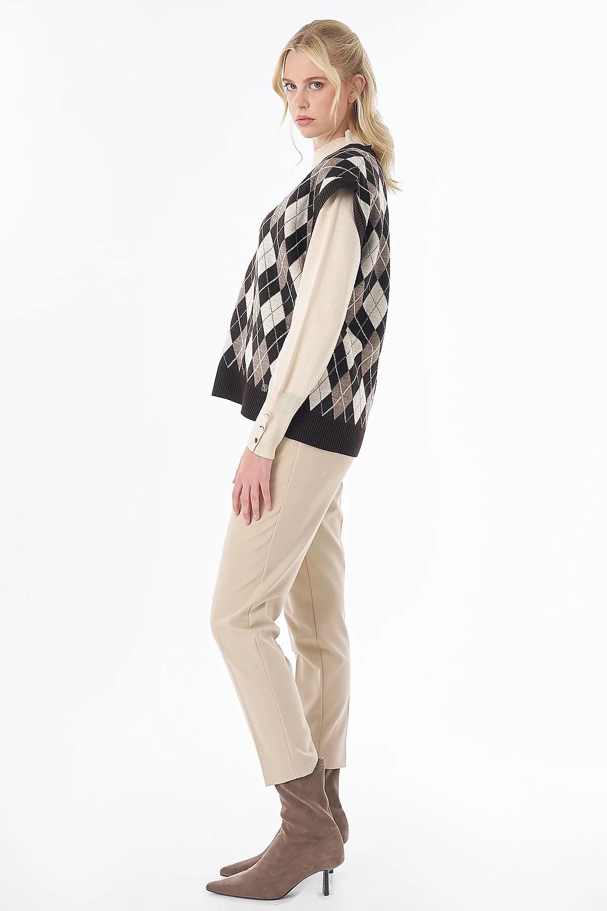 Diamond Pattern Knit Vest Dark Brown