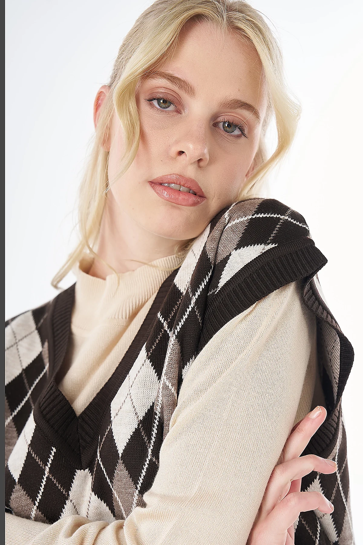 Diamond Pattern Knit Vest Dark Brown