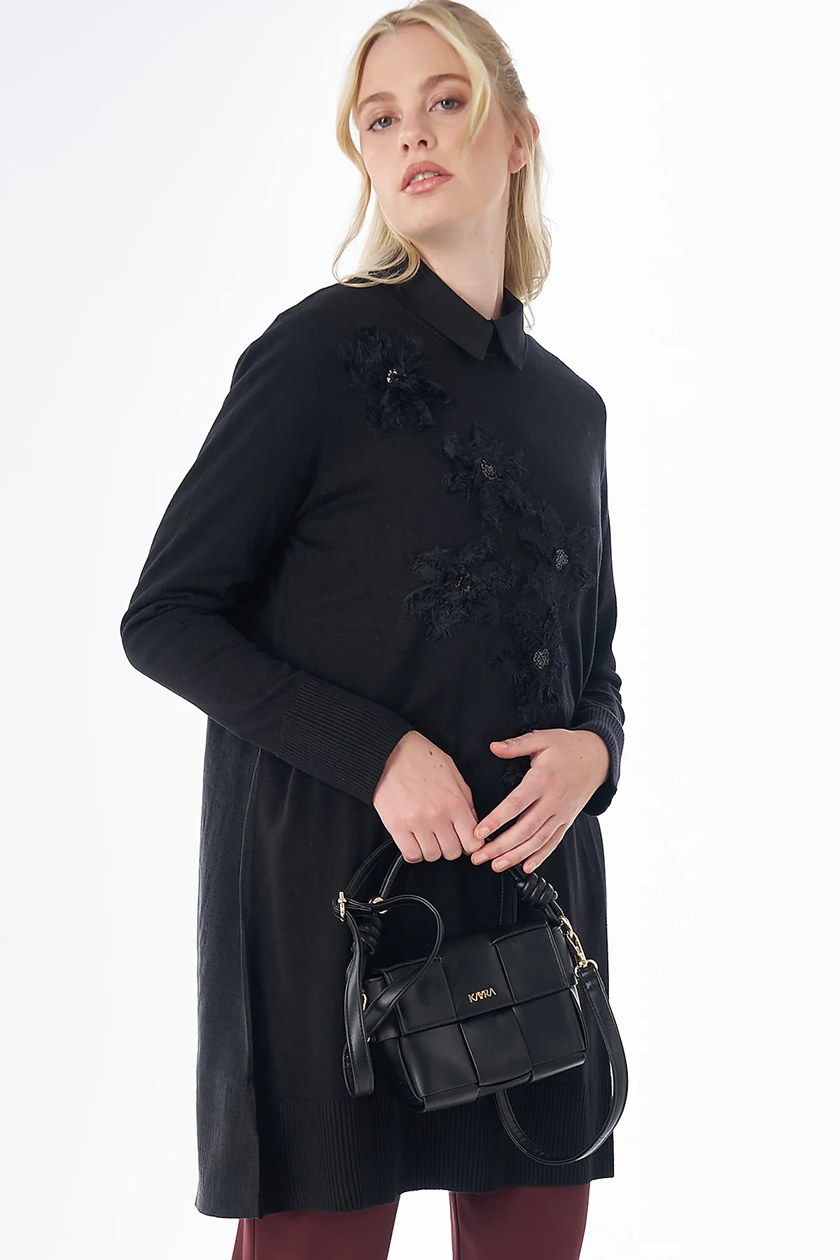 Crew Neck Appliqué Knit Tunic Black