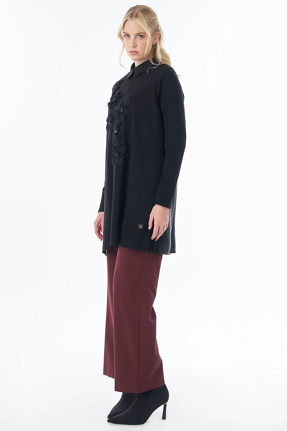 Crew Neck Appliqué Knit Tunic Black