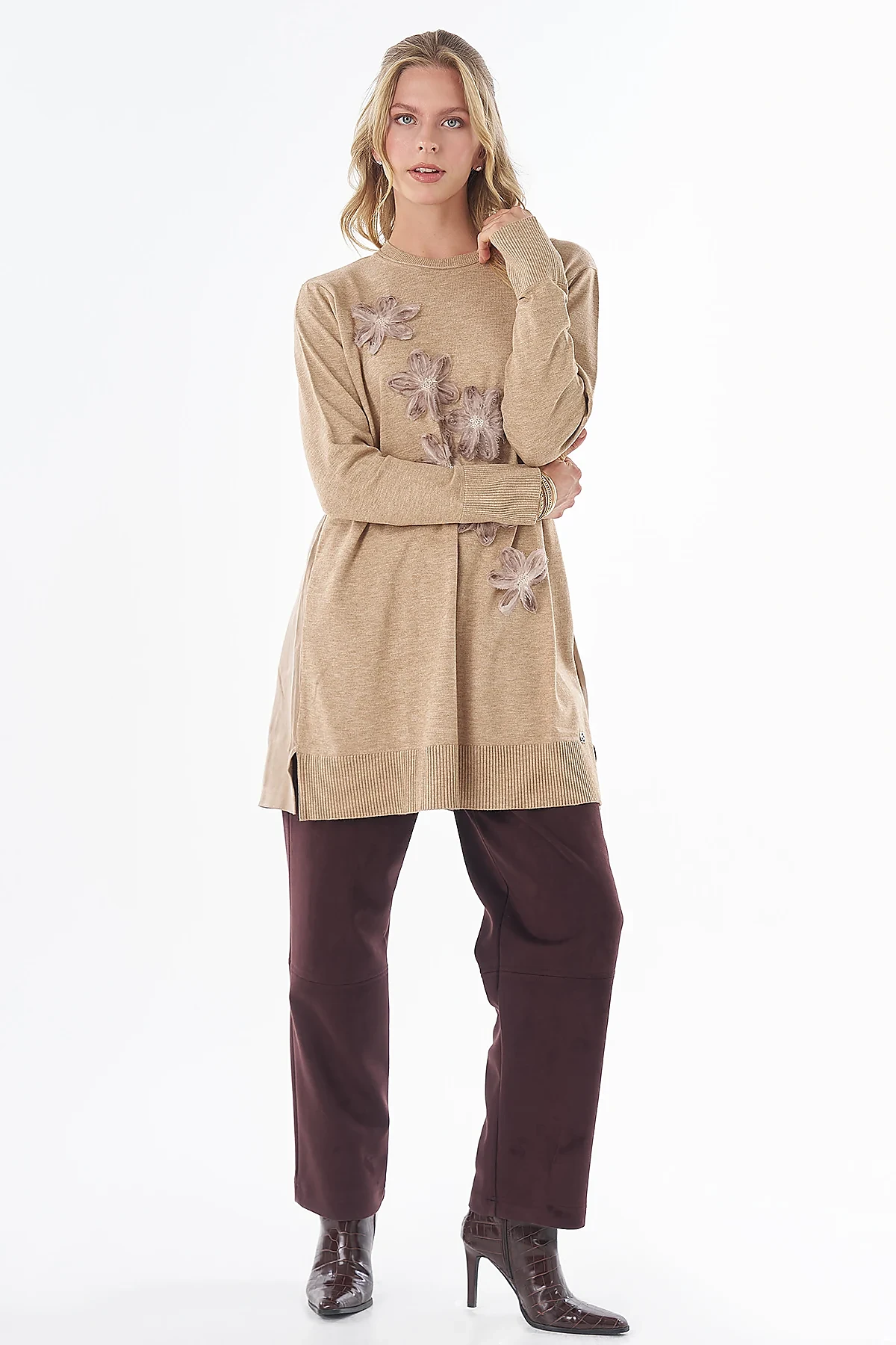 Crew Neck Appliqué Knit Tunic Mink