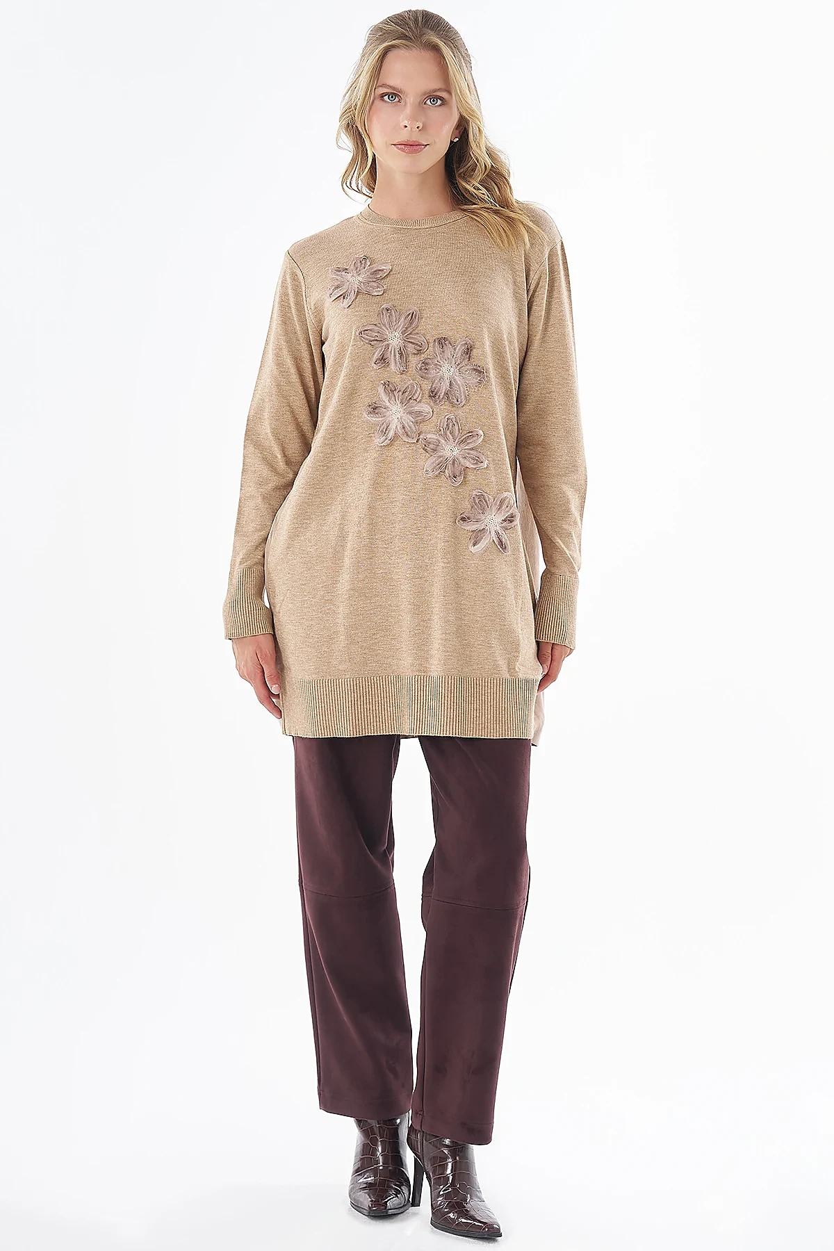 Crew Neck Appliqué Knit Tunic Mink