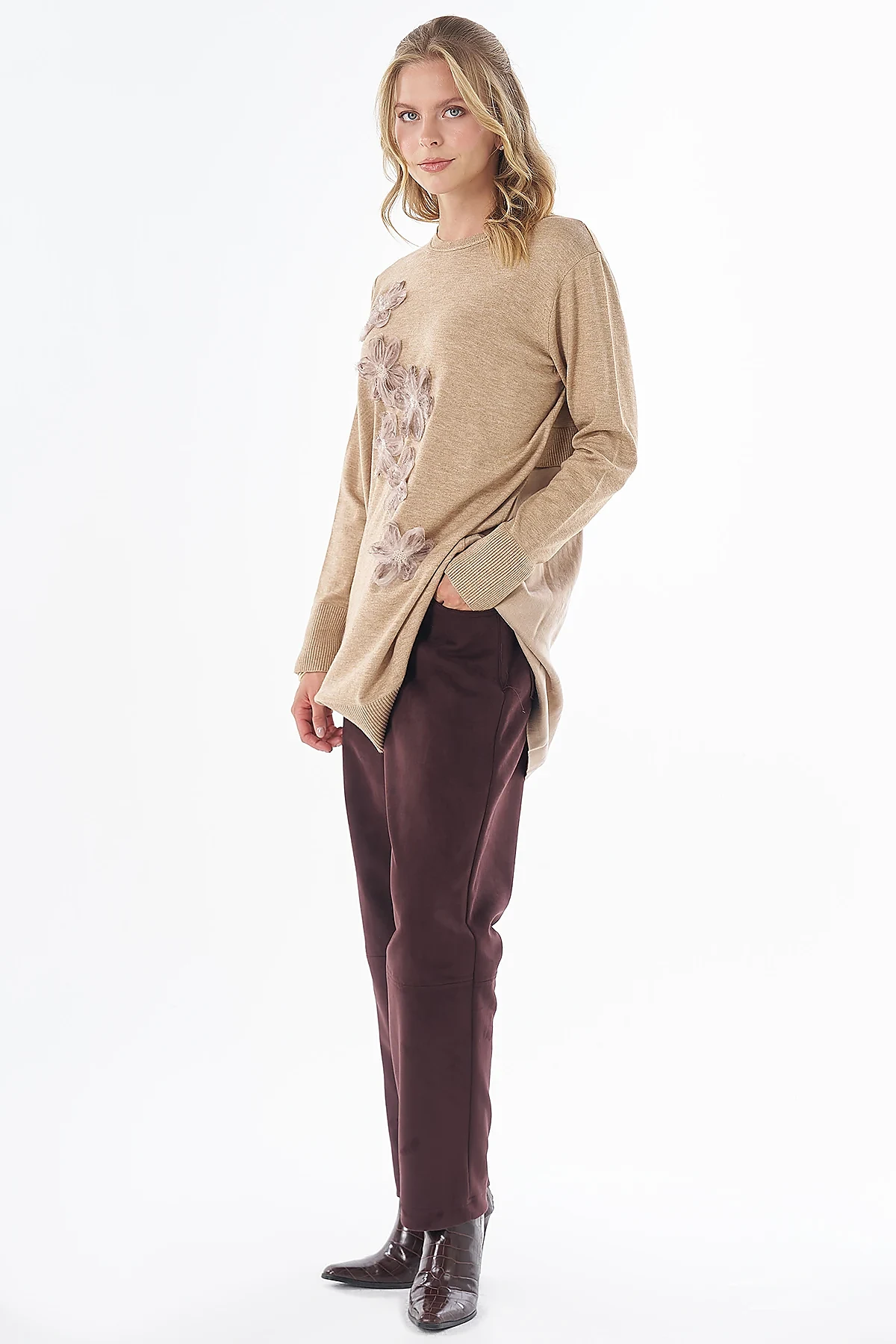 Crew Neck Appliqué Knit Tunic Mink