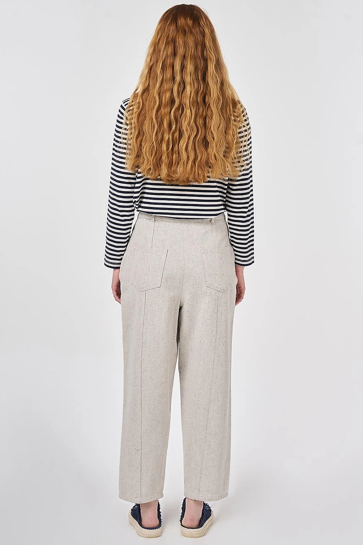Embroidered Carrot Cut Denim Trousers Gray