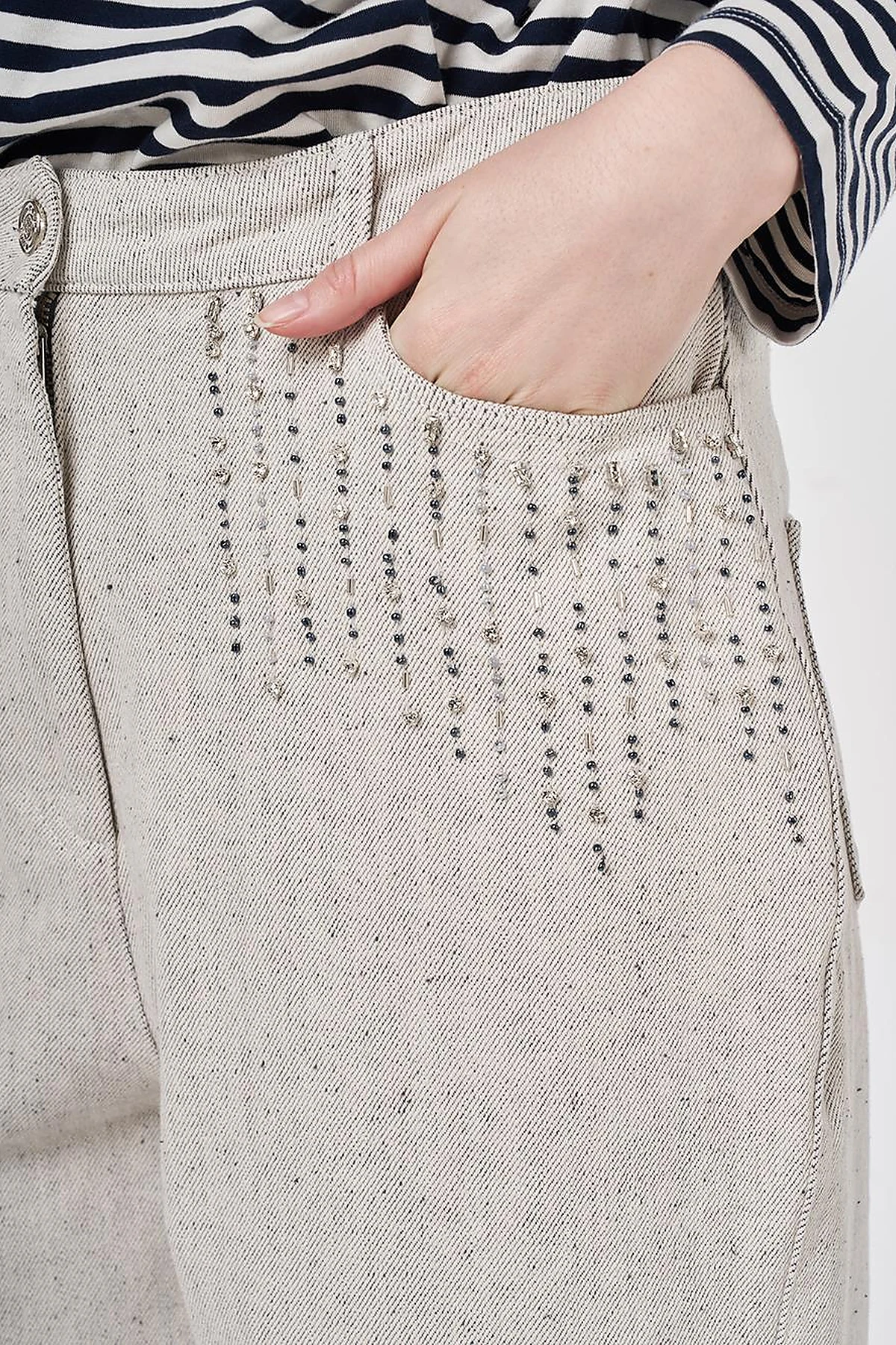 Embroidered Carrot Cut Denim Trousers Gray