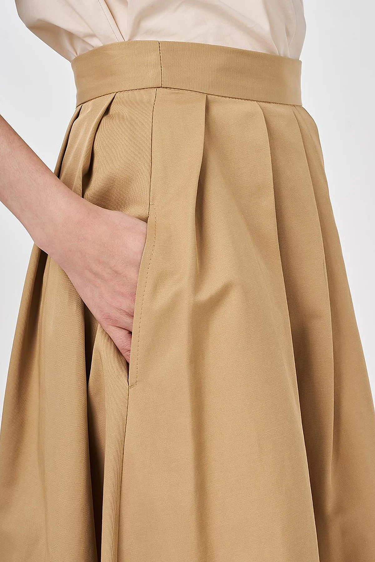 Thick Pleated Skirt Beige