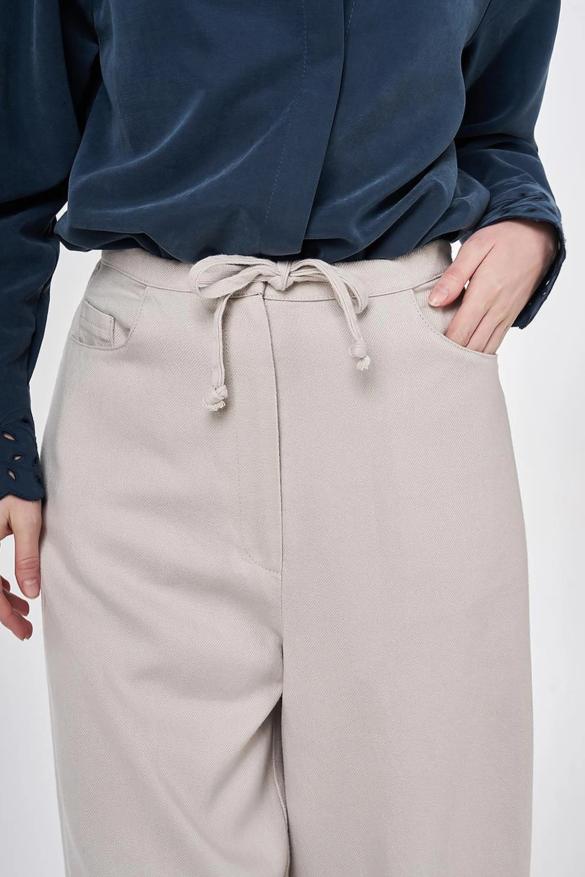 Drawstring Lyocell Trousers in Light Gray