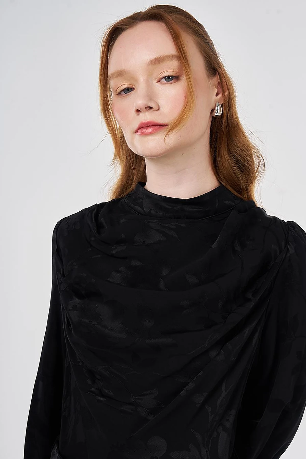 Leaf Pattern Jacquard Dress in Black