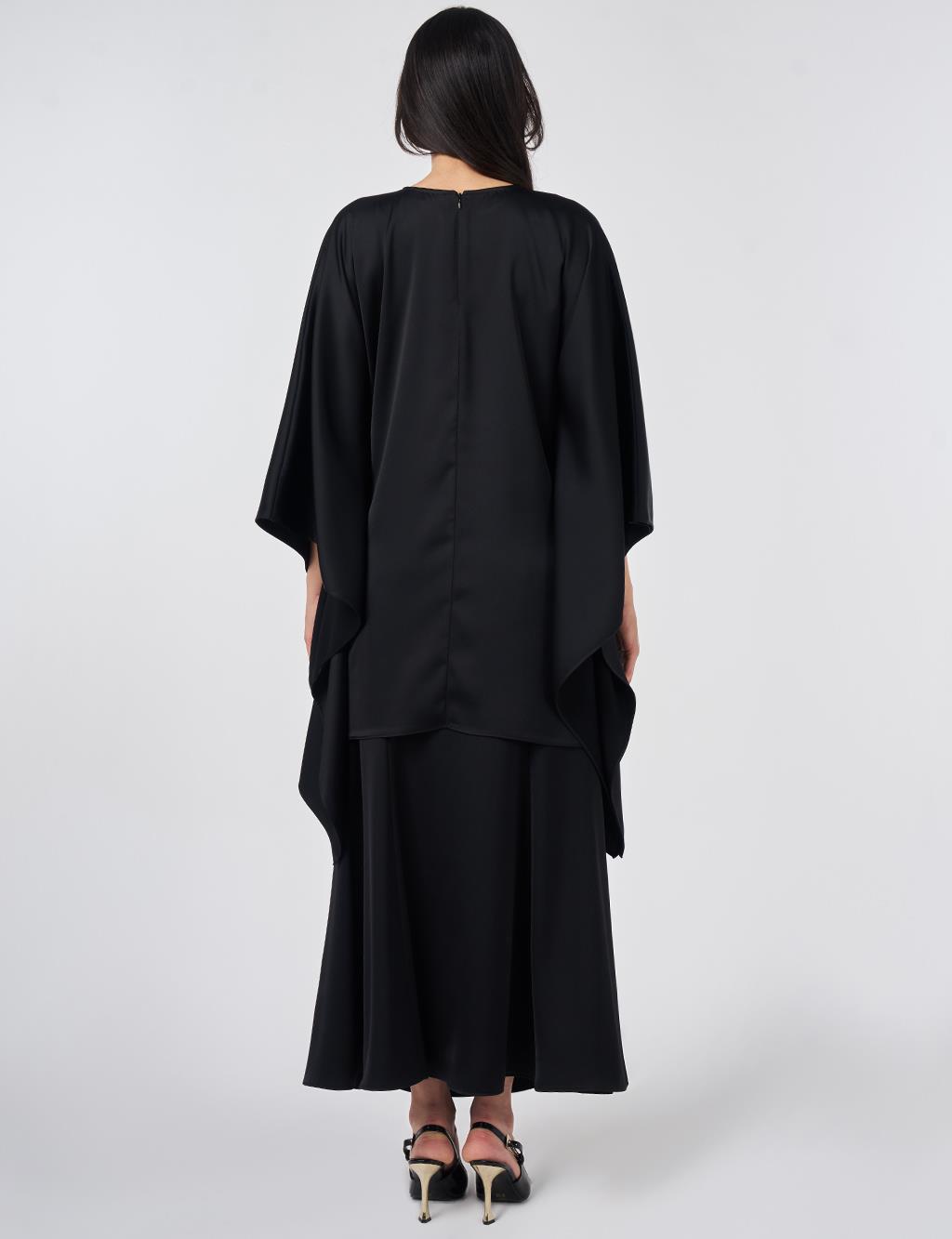 Metal Tokalı Saten Tunik Siyah