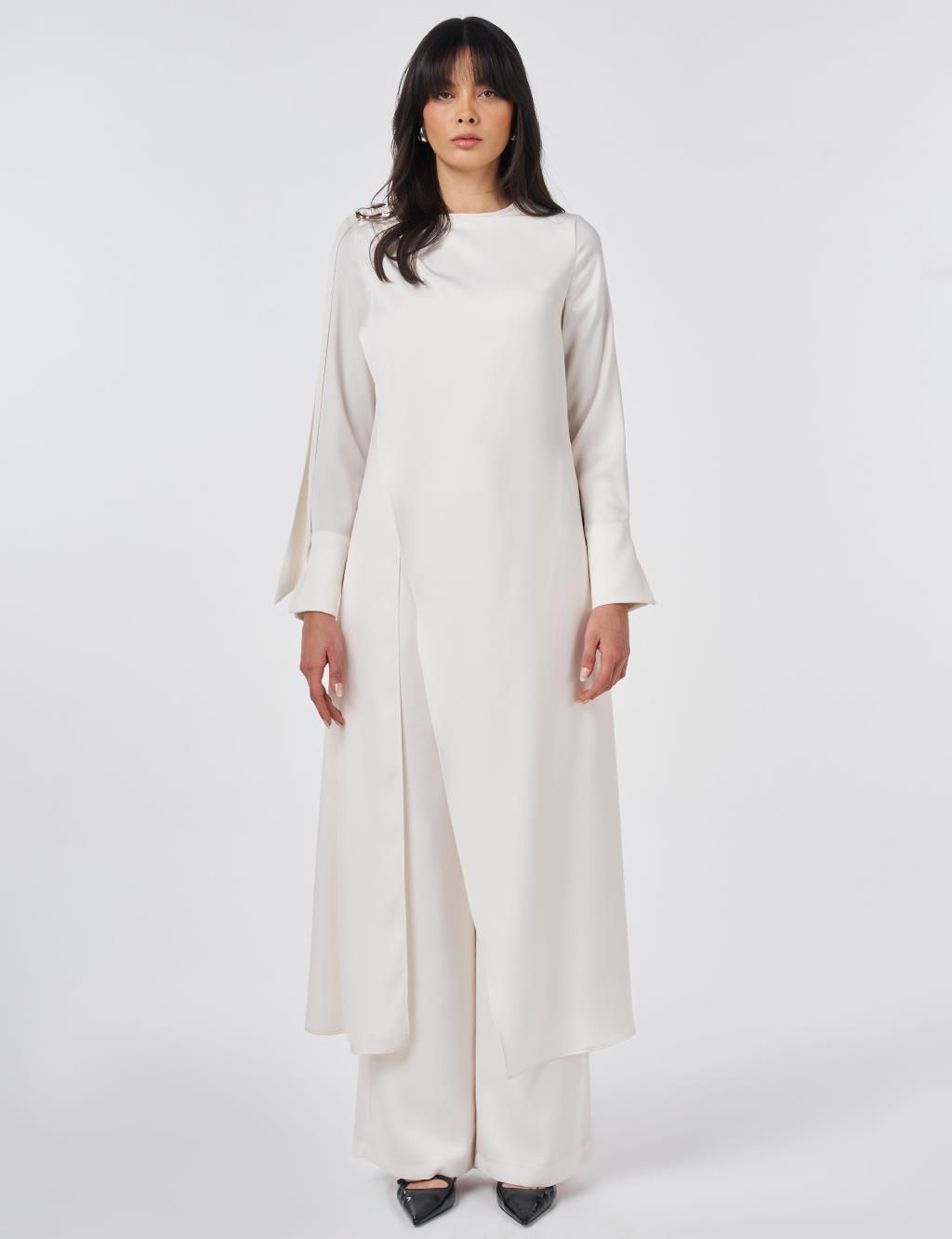 Metal Tokalı Saten İkili Takım Ekru