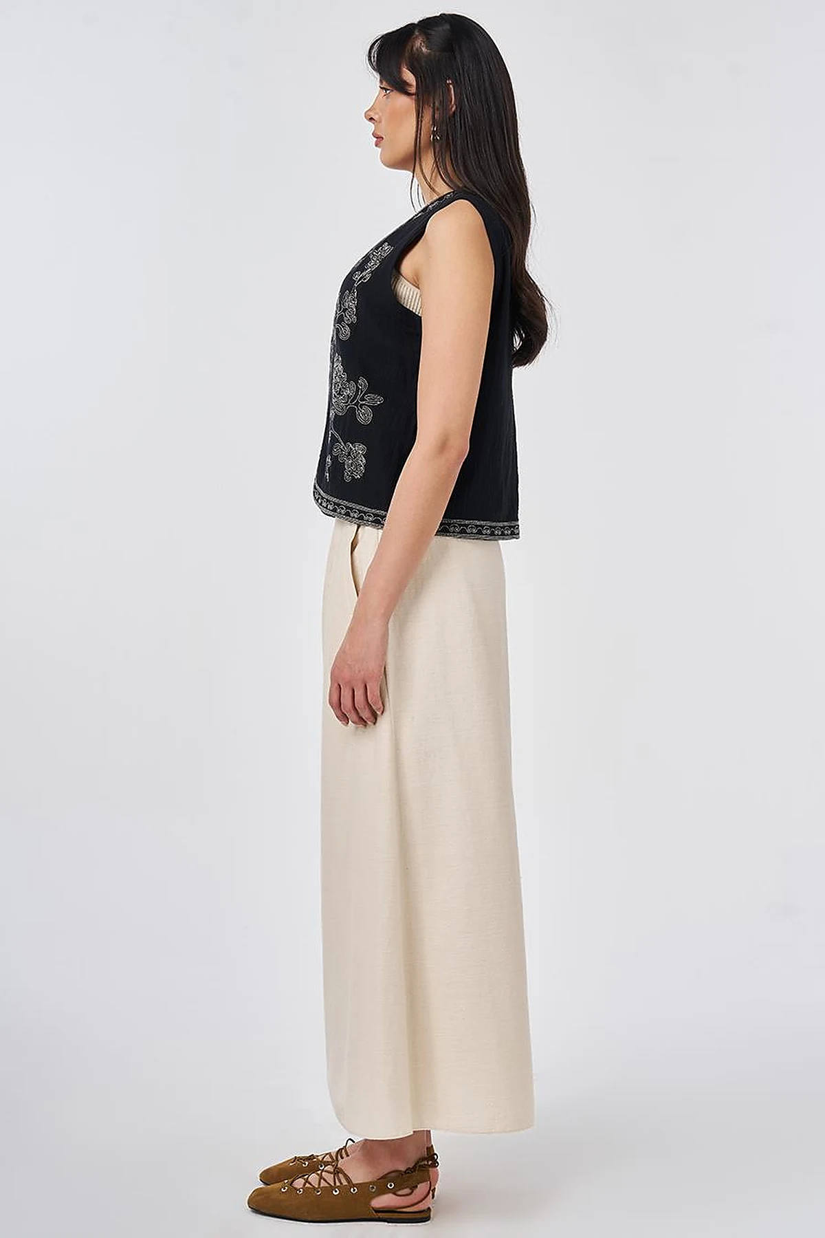 Embroidered Muslin Vest Black