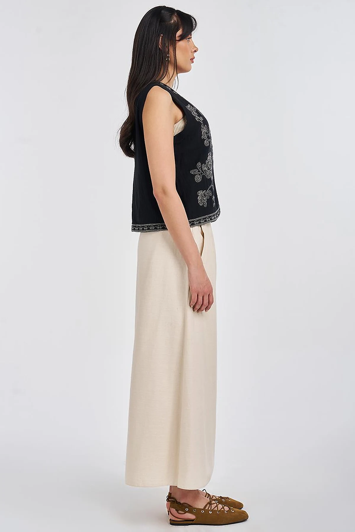 Embroidered Muslin Vest Black