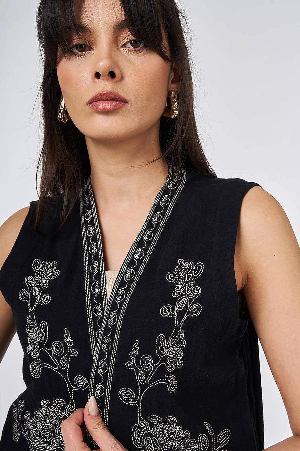 Embroidered Muslin Vest Black
