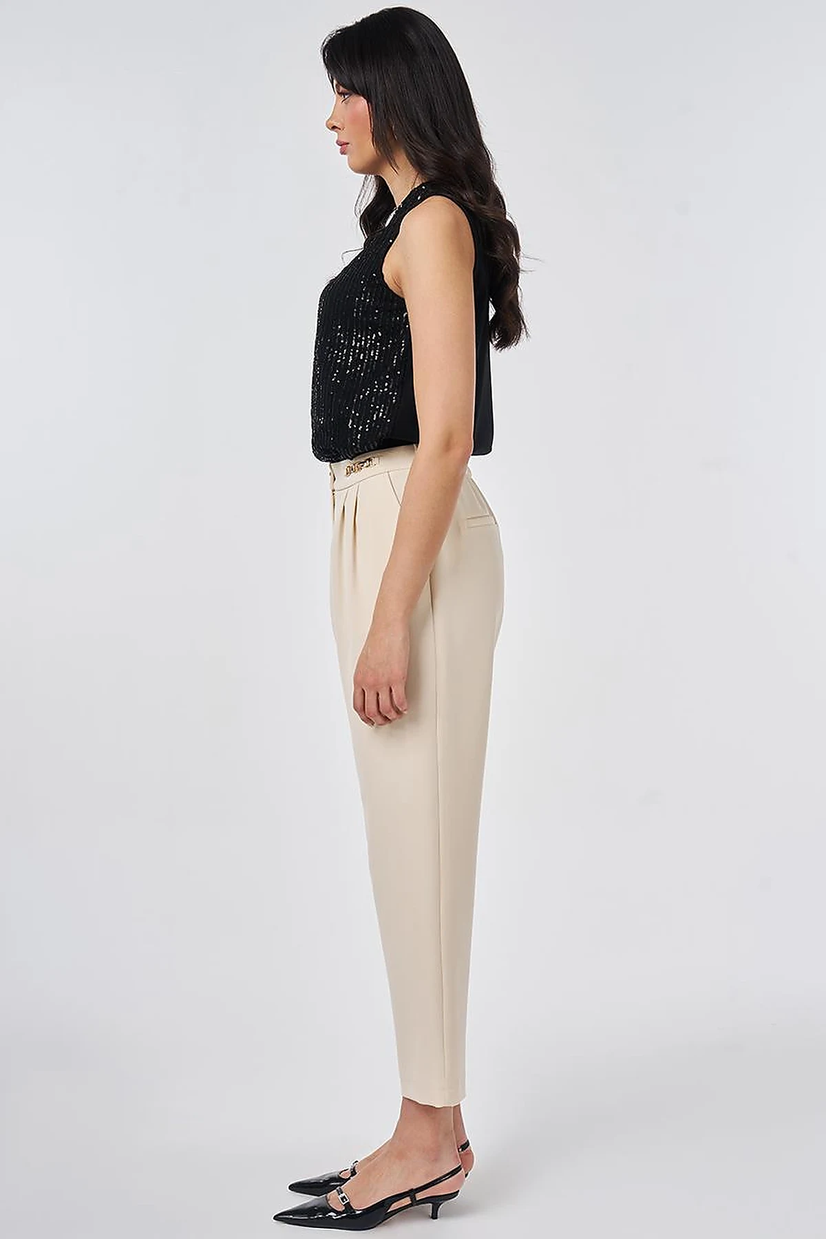 Metal-Detail Tapered Pants Cream