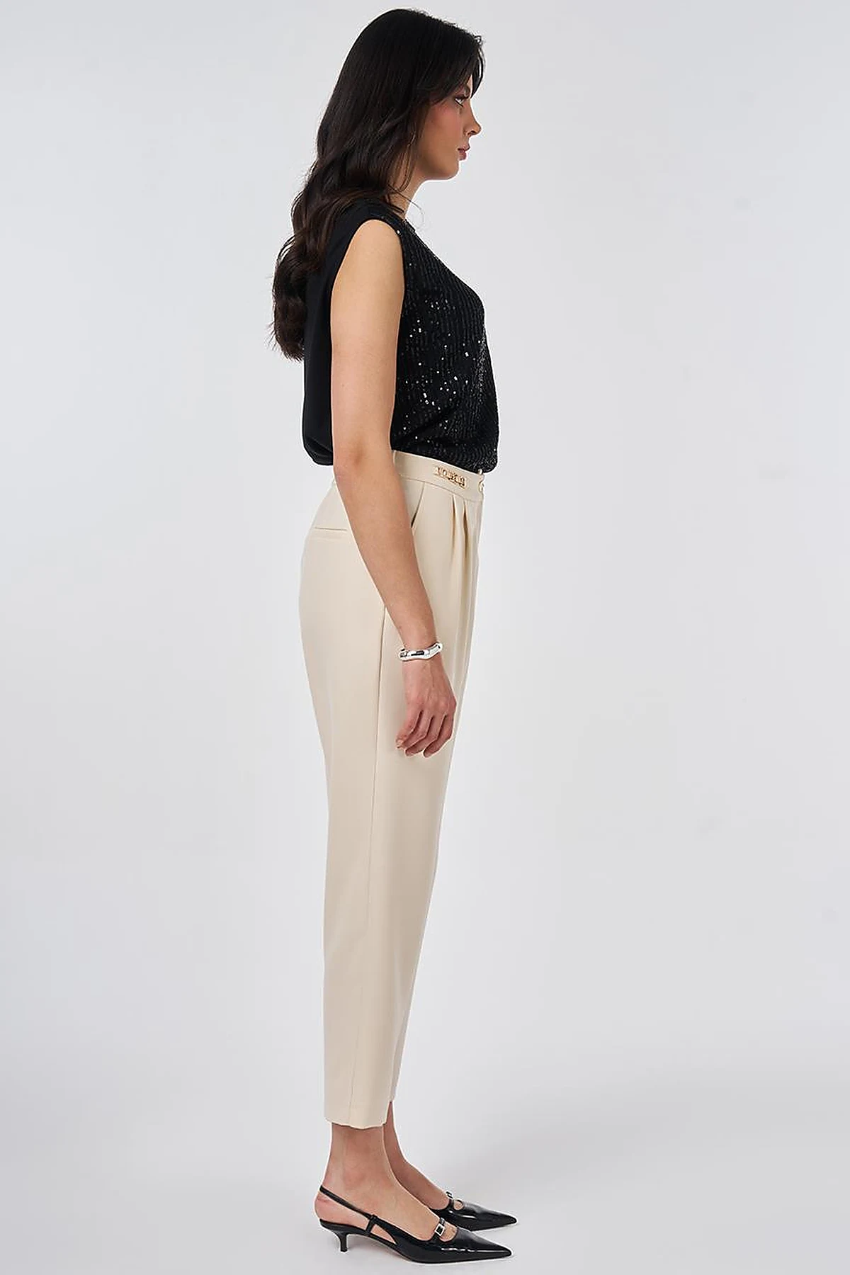 Metal-Detail Tapered Pants Cream