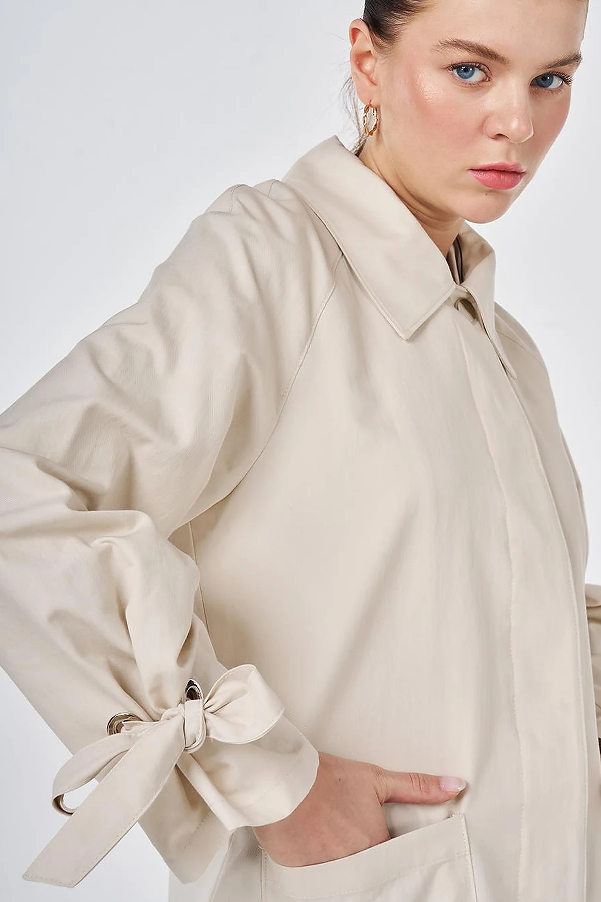 Grosgrain-Detail Raglan Sleeve Trench Coat Cream