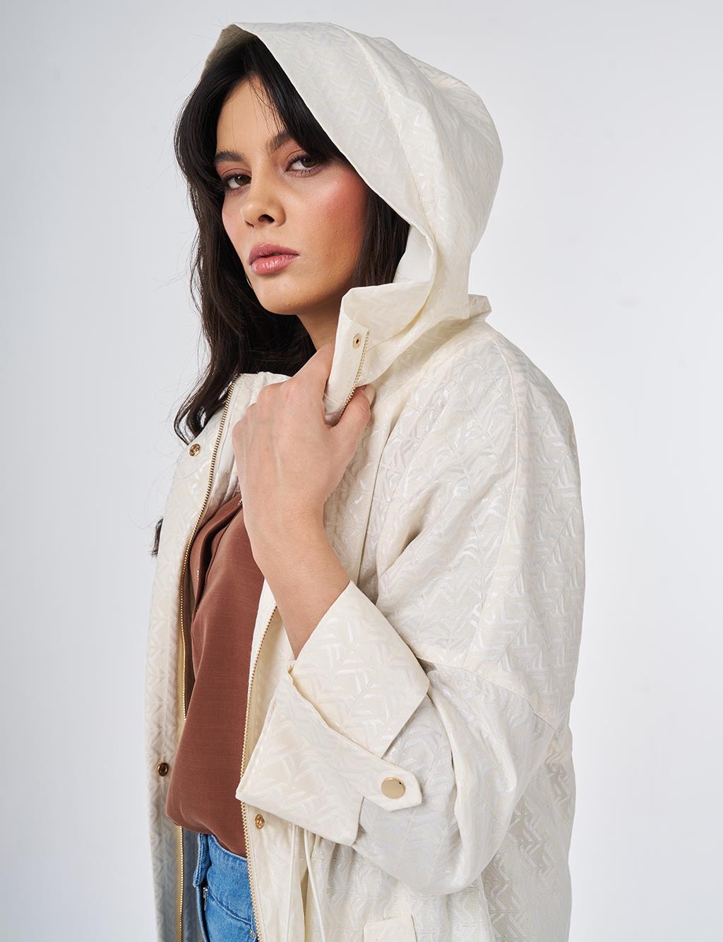 Jacquard Short Trench Coat Cream