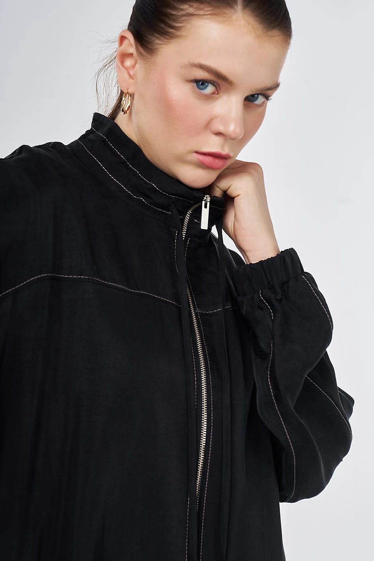 100% Lyocell High Collar Throw-On Black