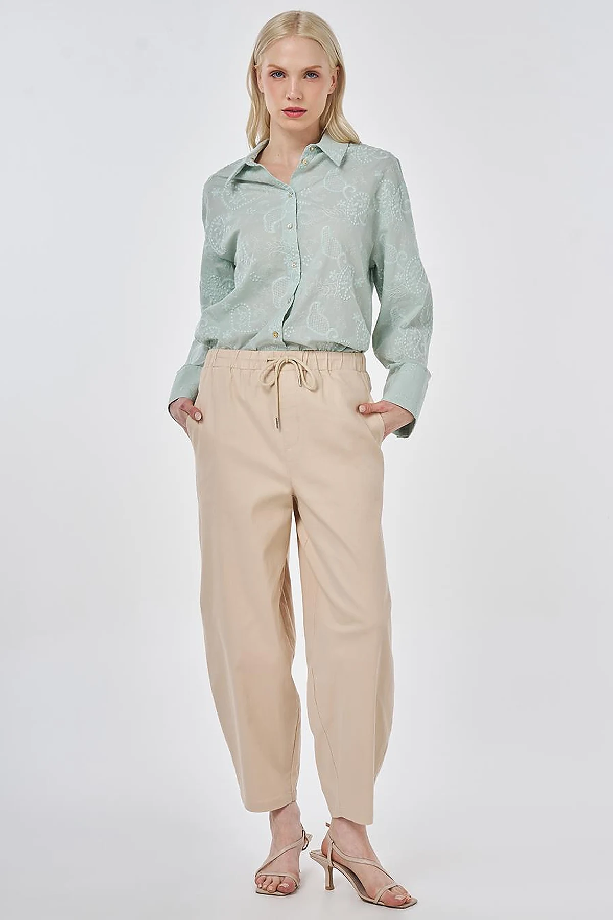 Elastic Waist Carrot Fit Trousers Beige