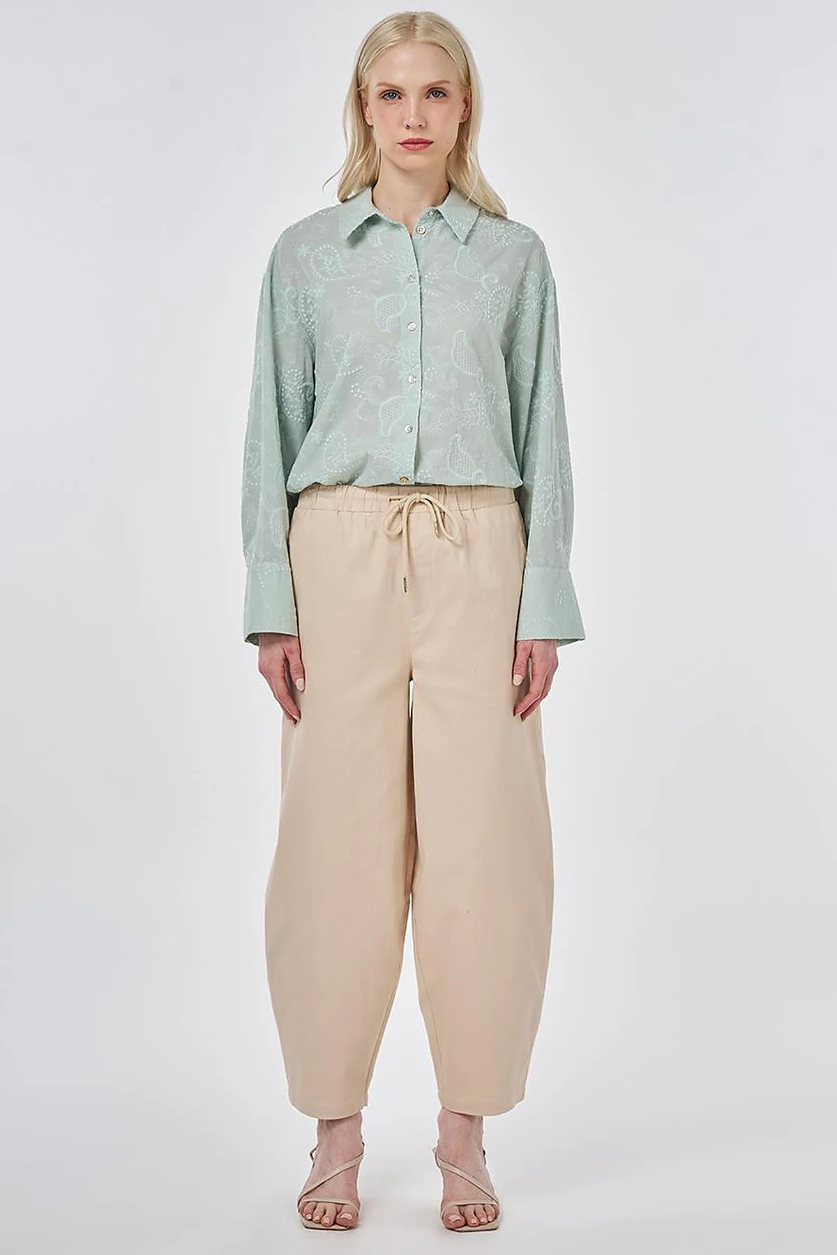 Elastic Waist Carrot Fit Trousers Beige