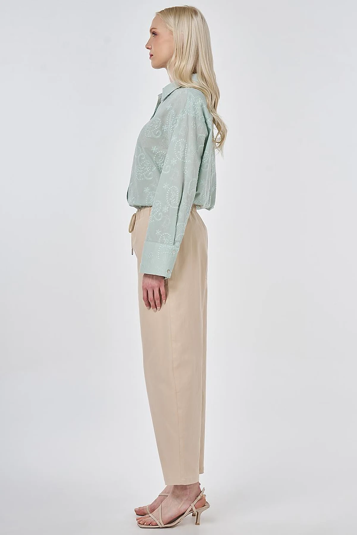 Elastic Waist Carrot Fit Trousers Beige