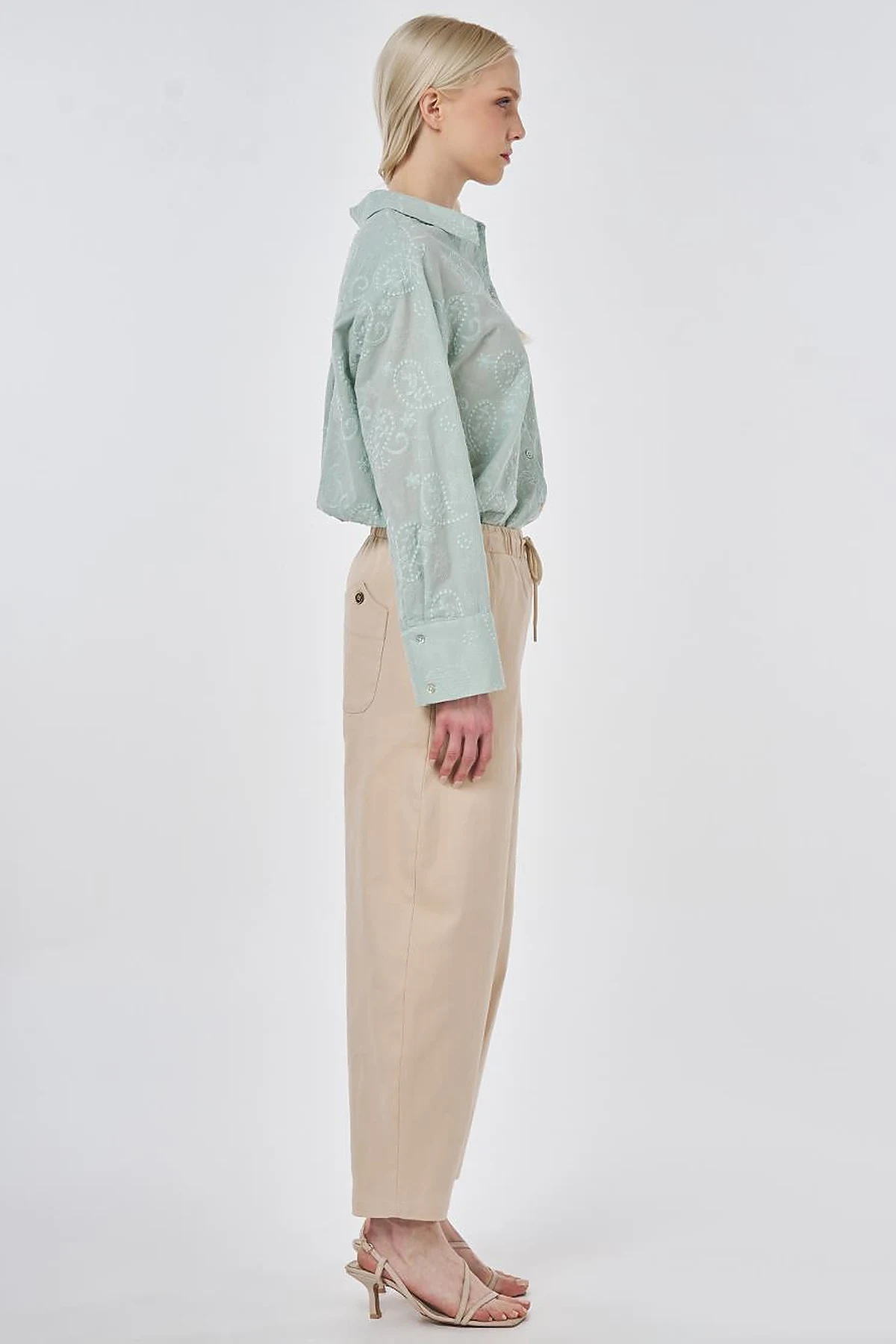 Elastic Waist Carrot Fit Trousers Beige